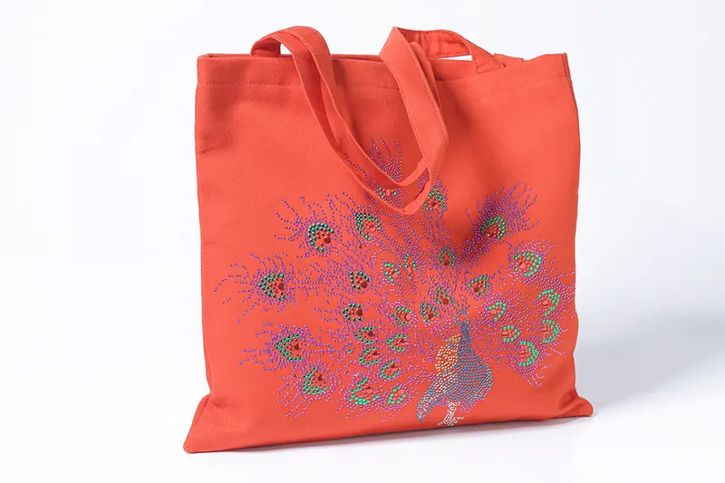 Tote-bag sur mesure par les Etuis Mirault, fabrication de packaging et sacs personnalisables.